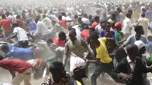 AU NIGERIA DES DISTRIBUTIONS DE DONS ALIMENTAIRES SE TOURNENT EN CAUCHEMAR.