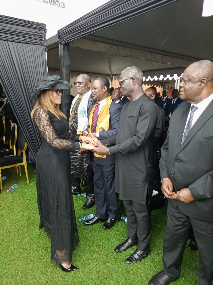 JEAN MARIE ABOUNA conduit le Rassemblement Démocratique du Peuple Camerounais de l'arrondissement de Yaoundé 1er à Bandjoun pour les obséques de la Princesse NGAMENI KAMGA VIRGNIE épouse FOTSO VICTOR